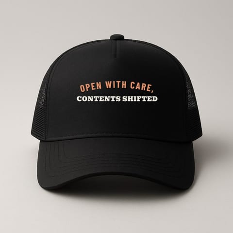Contents Shifted trucker hat, Black